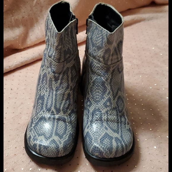 Boots - Picture 2 of 9